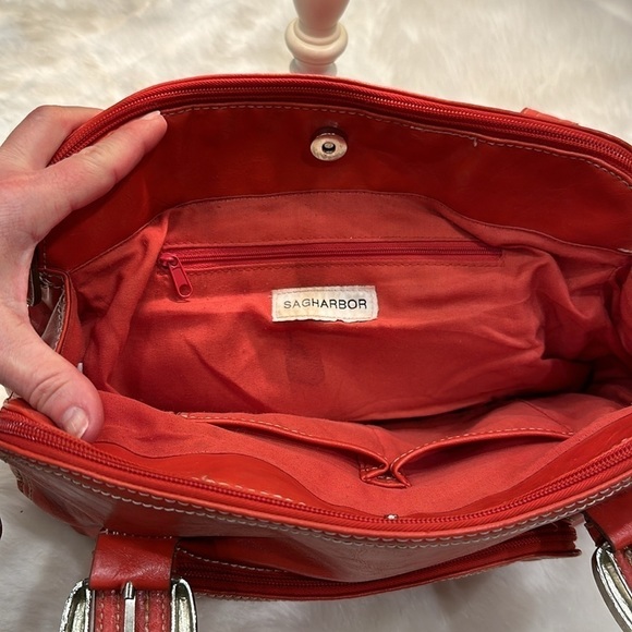 Vintage Sag Harbor Red, soft faux leather double adjustable shoulder straps - Picture 10 of 13